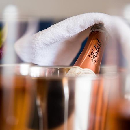 Hotel Clavis Losonc Kültér fotó