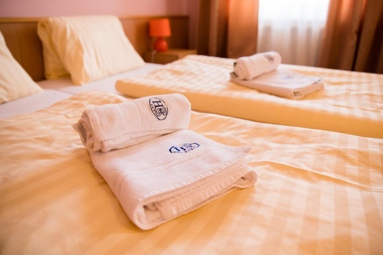 Hotel Clavis Losonc Kültér fotó