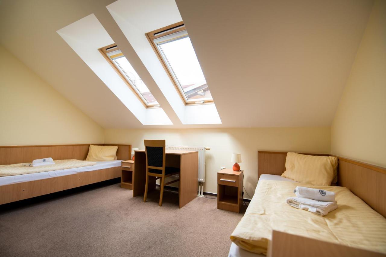 Hotel Clavis Losonc Kültér fotó