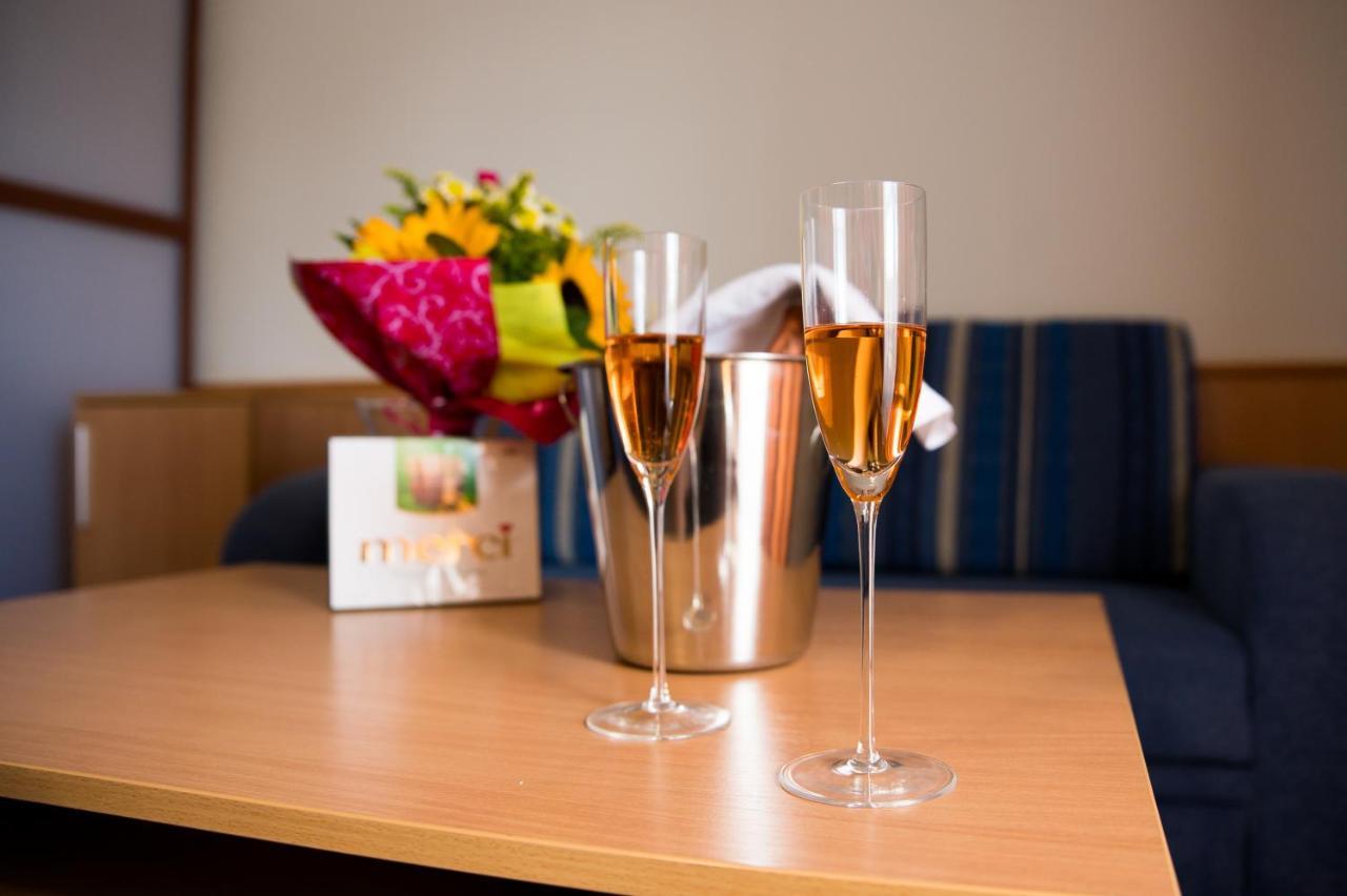 Hotel Clavis Losonc Kültér fotó