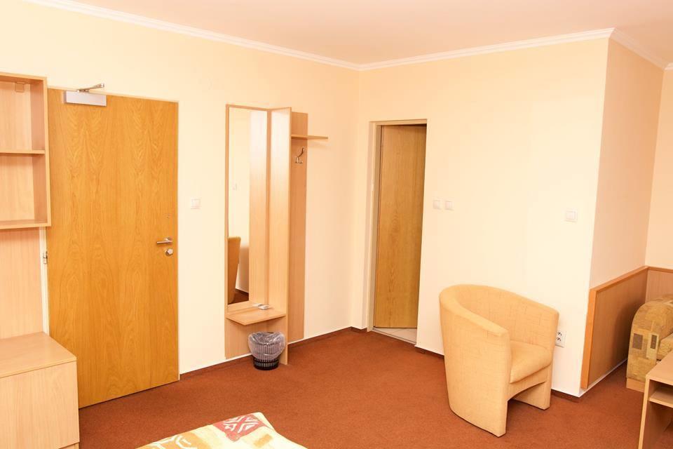 Hotel Clavis Losonc Kültér fotó