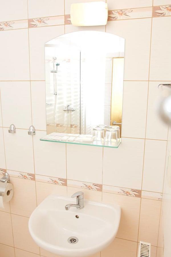 Hotel Clavis Losonc Kültér fotó