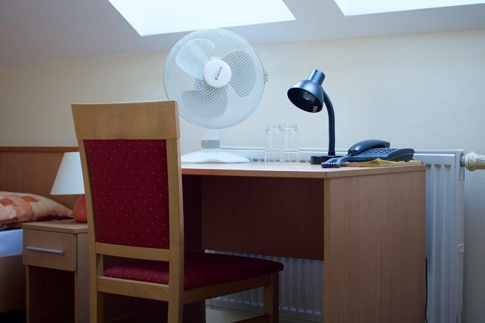 Hotel Clavis Losonc Kültér fotó