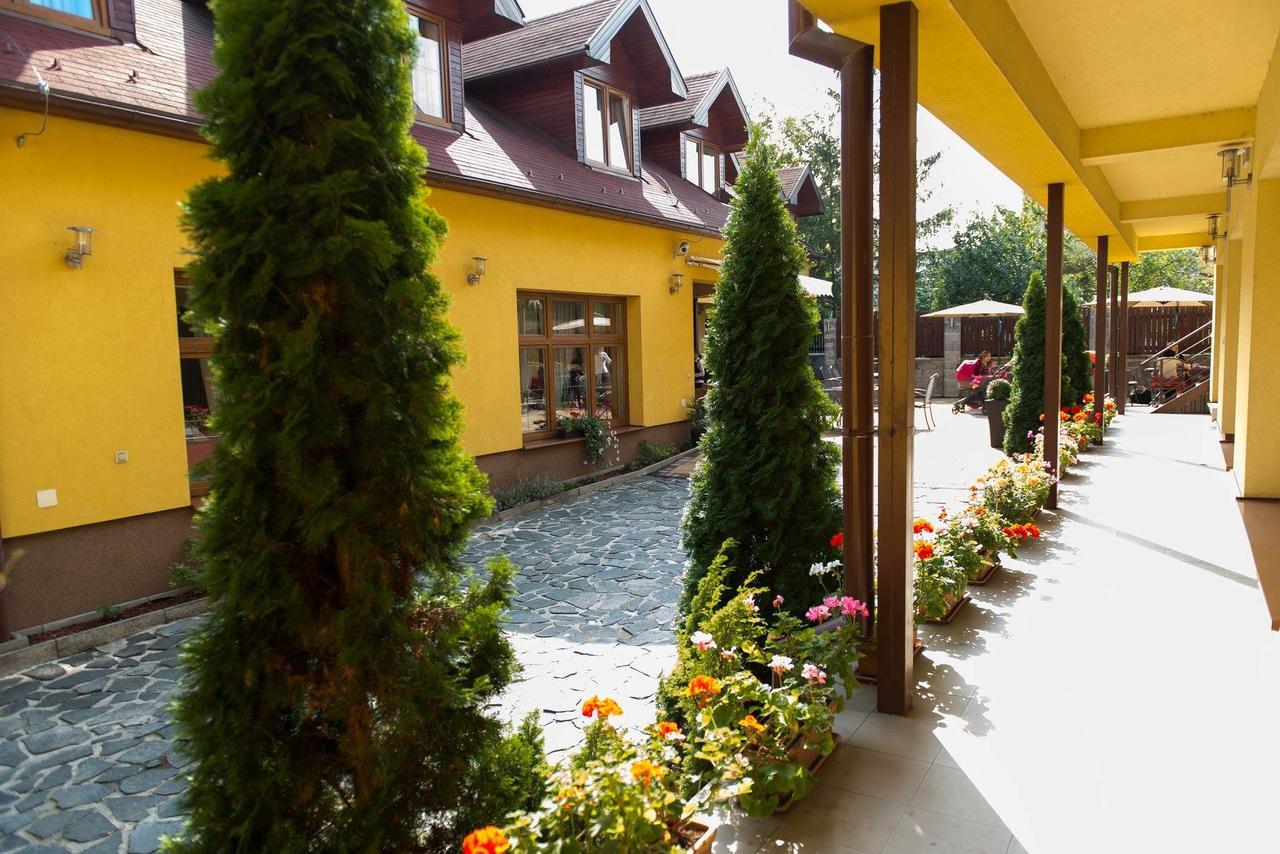 Hotel Clavis Losonc Kültér fotó